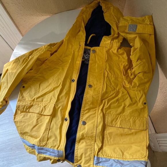 Yellow rain coat - Picture 2 of 3